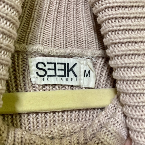 LF Cold Shoulder Sweater - Picture 9 of 12